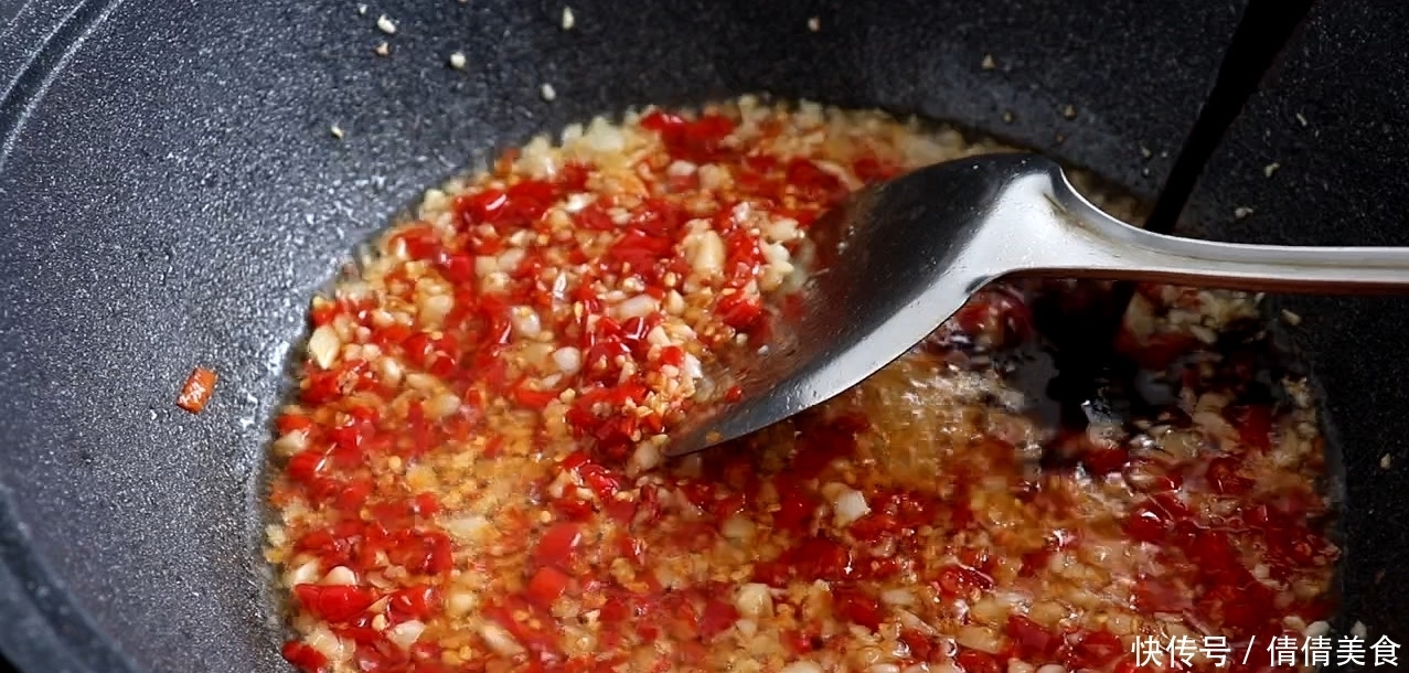 金针菇最好吃的做法，香辣过瘾，好吃又下饭