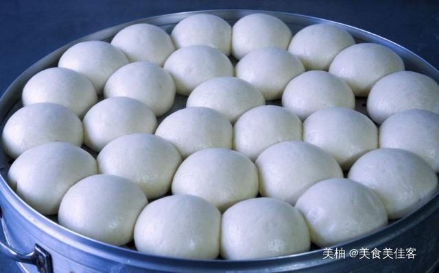 蒸馒头时，很多人缺了一个步骤，难怪蒸出的馒头不松软