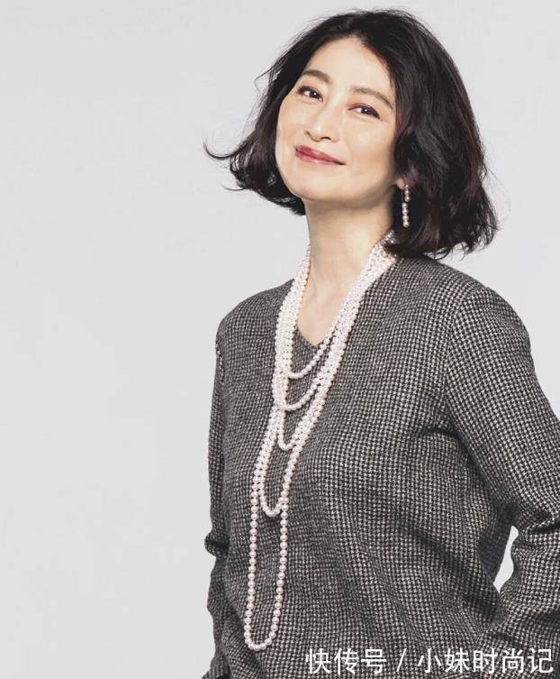 女人 这才是50岁中老年女人适合的烫发,低调显气质,关键好打理