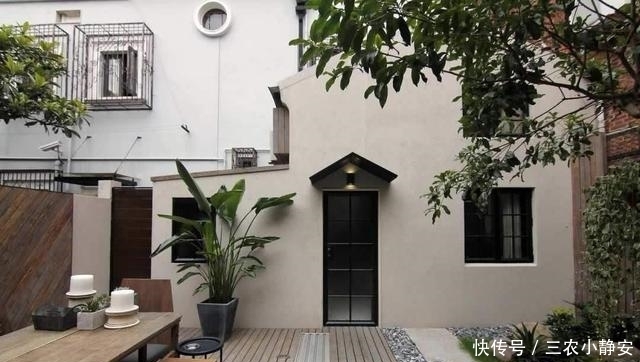 师傅|旧酒瓶别卖了，反正不值钱！师傅这样一改铺在庭院，工钱多加500
