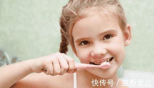 食物|宝宝满口蛀牙?不一定是糖果惹的祸,这些常见举动更易引发龋齿