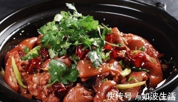 炖猪蹄时用砂锅还是高压锅?很多人用错了,难怪猪蹄不香不出胶