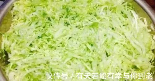 腌酸菜时,只加盐是大错特错,加点它,酸菜酸爽可口,2天就能吃!