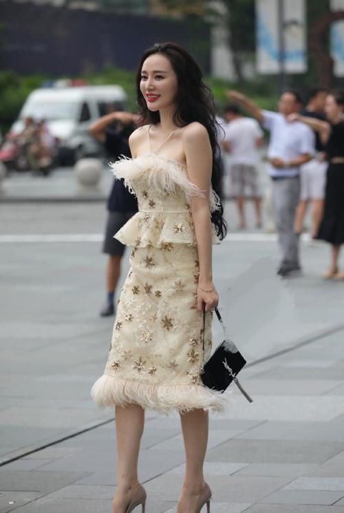  分为|气质分为两部分，一部分是天生的，另一部分需要你的穿搭来体现