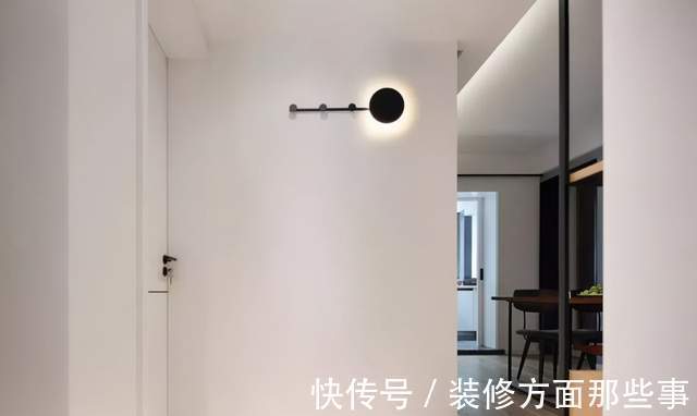 玄关|50平简约风公寓设计，整个客厅居然是哑光的