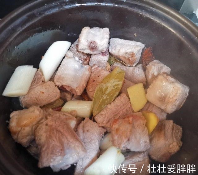下饭|砂锅排骨炖冬瓜,排骨软烂,美味下饭!