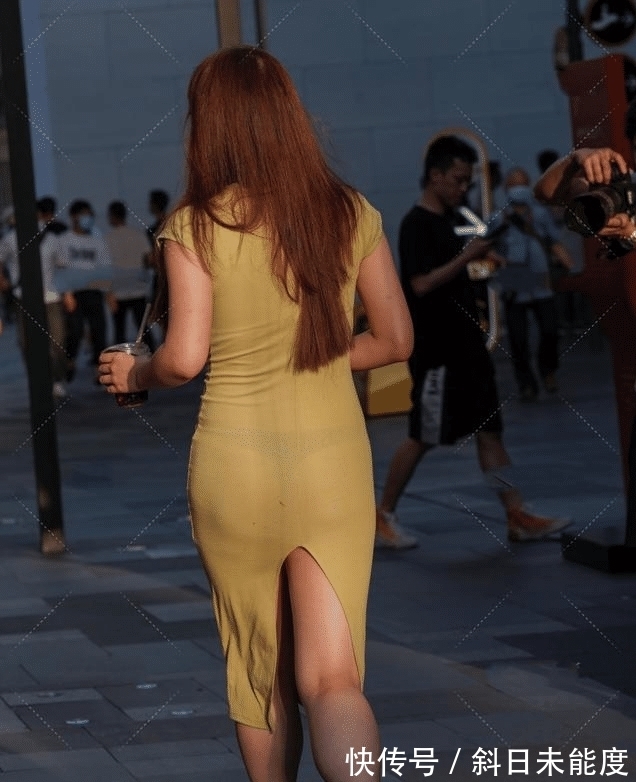 高跟鞋 浅浅的抹茶色长裙搭配优雅干跟鞋,知性大气,尽显女人味