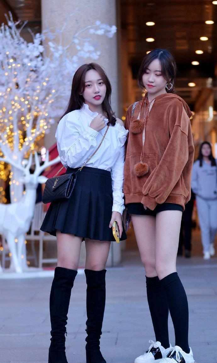 包臀裙显腿长,加上高腰设计,美腿显得更加修长