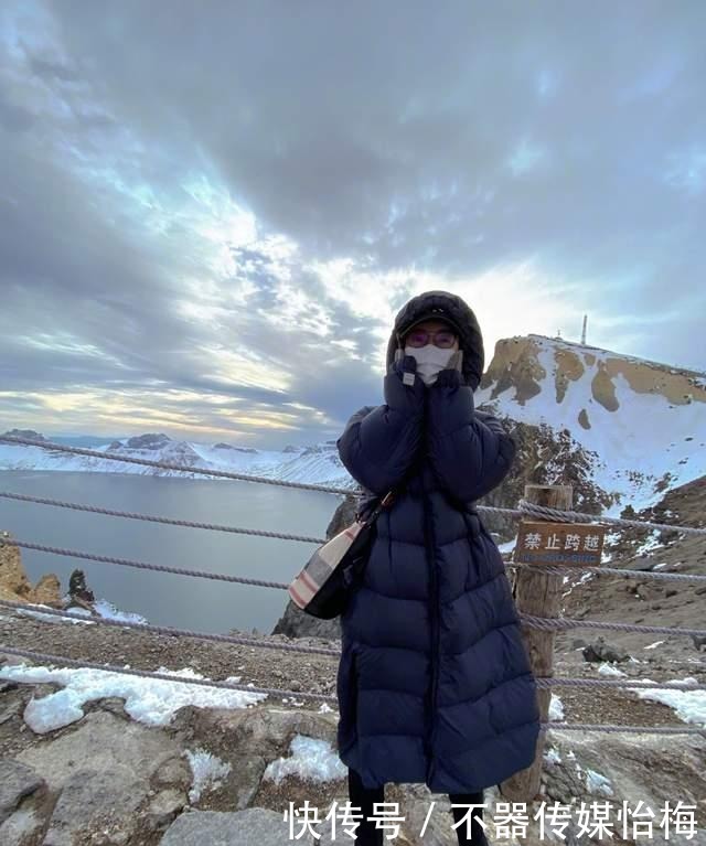 秋冬|老是穿“卫衣+牛仔裤”,容易显得单调,今年秋冬明星都这么穿