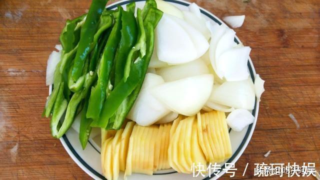 秋天|秋天这三样菜一起炒，比肉还香，超级下饭，才不到一块钱一斤！