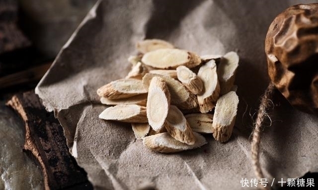 泡水|黄芪可以和西洋参一起泡水喝吗?看完才明白,适合这3类人