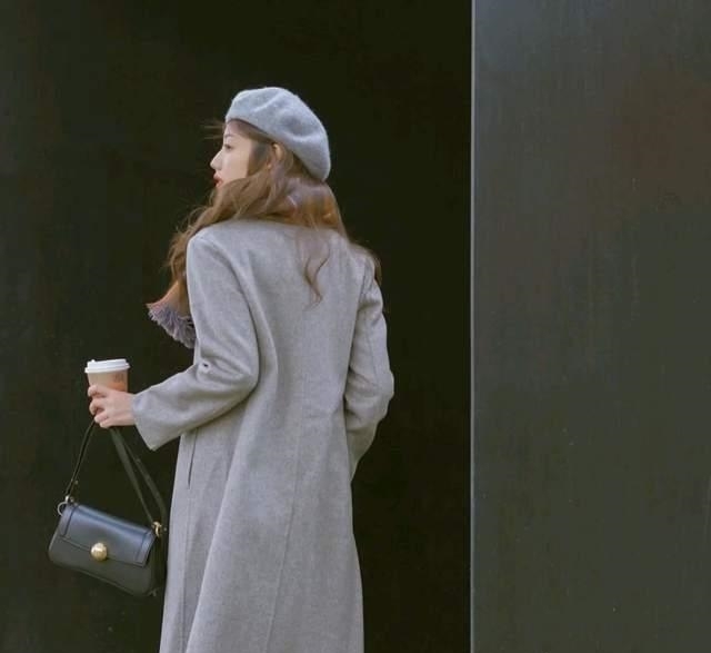 女人 精致的女人不需要扮嫩,身着优雅的裙装穿搭,温柔高级又不显老