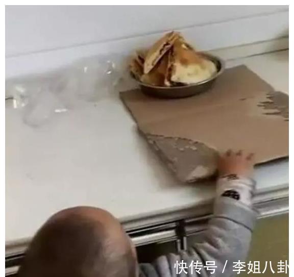 小家伙|宝宝们为了吃想尽各种办法,原来吃货们都这么聪明,不佩服都难!