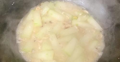 清热解暑|天热多吃这道菜,清热解暑又补水,简单一炒,比吃肉还香