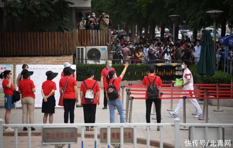 北京青年|人大附中送考团一片“红”今年每3考场设1家长等候区