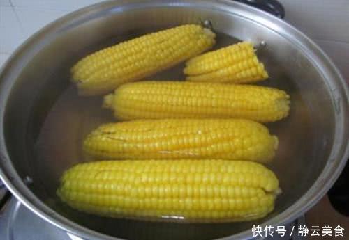 煮玉米,可不能只用清水,学会2招,煮出来的玉米才能又香又糯