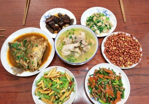 荤素|媳妇勤俭持家,9人饭菜,7天不重样,荤素搭配,有滋有味很下饭