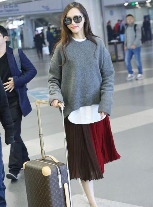 最近火了一种流行色:叫“烧砖啡”,低调优雅,显白效果却很出众