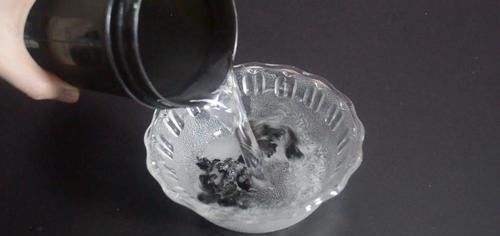  泡木耳，很多人第一步就错了，饭店厨房教我一诀窍，泡的又大又软