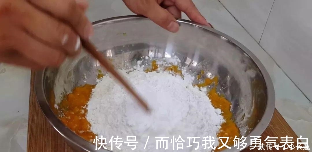 鸡米花|半个南瓜, 一斤面粉, 筷子一搅, 做出来比鸡米花都好吃, 越吃越香