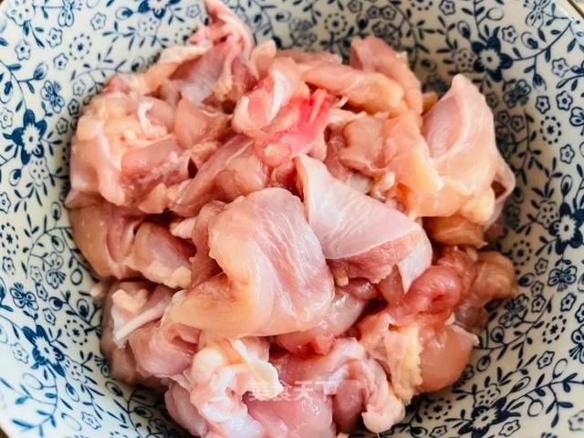 蚝油蒸鸡腿：不需要任何技巧，简单一蒸嫩嫩滑滑超美味