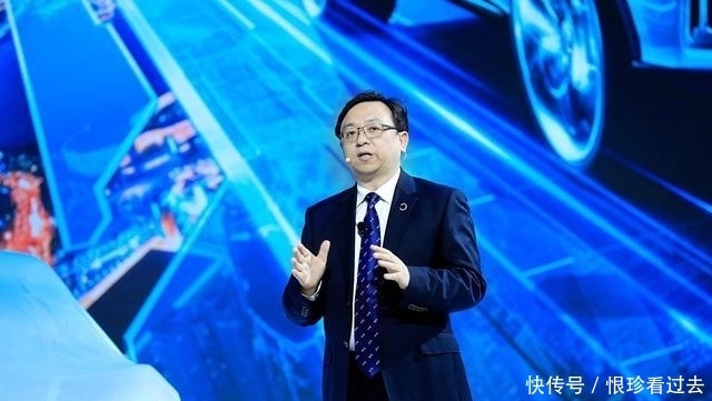 嫂子卖嫁妆供他读书,后创办比亚迪坐拥百亿身家,现与哥嫂住对门