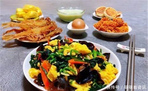 眼睛|鸡蛋跟“它”一起炒,头发黑了,眼睛有神了,睡眠也好了,有营养