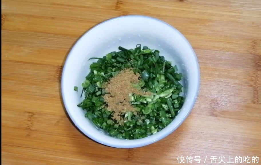 简单|简单又好吃的葱油饼,只需少许的葱花,就能享受齿颊留香的美味