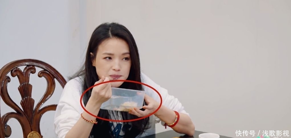 汪苏泷 《桃花坞》明星吃盒饭 孟子义 周也最浪费 汪苏泷 李雪琴认真干饭