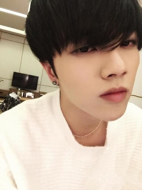 艾斯|華晨宇演哭戲用力過(guò)猛，導(dǎo)致下巴脫臼，一下就能看出整沒(méi)整容