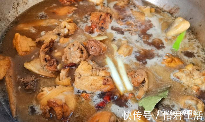 鸡肉|炖鸡时有人焯水,有人直接炖,都不对,教你正确做法,比饭店还香