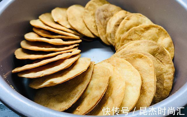 边角料|嘴馋来点薄脆饼，小时候常吃，酥香脆爽，简单方便，还是儿时味道