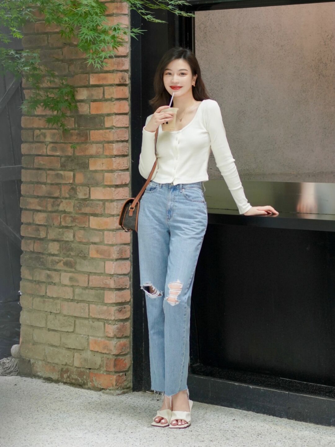 针织开衫 秋冬,怎么穿针织开衫更美?搭配上牛仔裤或者半身裙,温柔又优雅