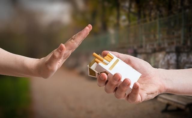长期抽烟者，晚上睡觉时，若有这3种“迹象”，你要考虑戒烟了！
