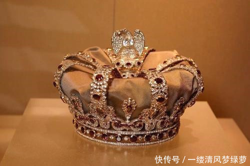 珠宝|她是世上珠宝最多的王后，一颗珍珠值2亿，让英国女王都眼红不已