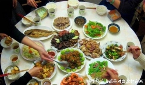 “菜不摆三,筷不成五,席不成六”,中国传统吃饭禁忌,你知多少