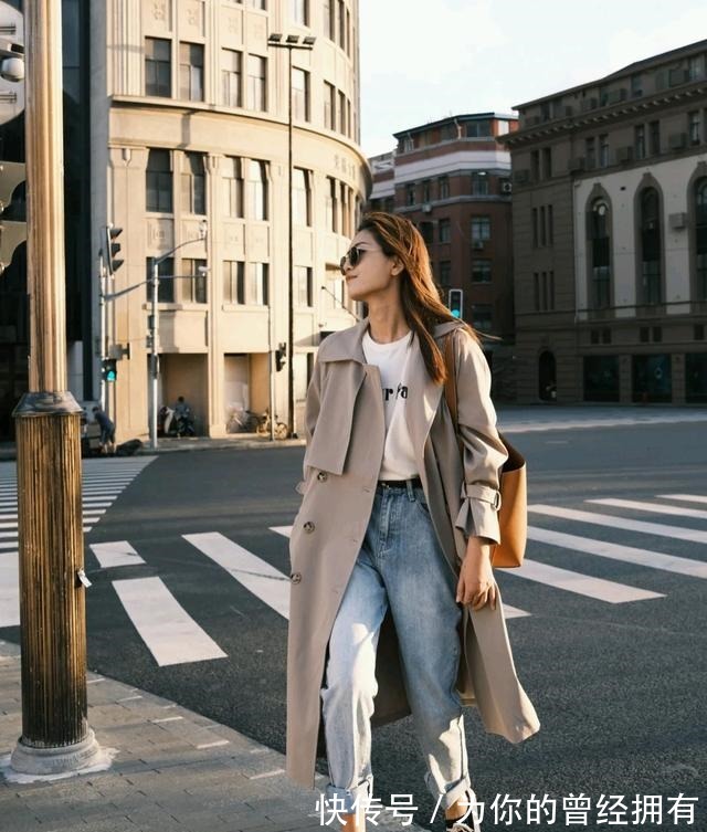 时尚 短外套已经不流行了，今年秋天流行长风衣，搭配好了显高又时尚！