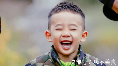 她在鬧,他在笑,愛(ài)情最好的模樣,來(lái)自彼此的接納與包容