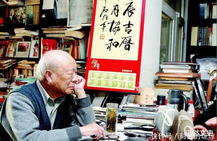 书坛泰斗欧阳中石先生去世,他曾说我不是书法家,只是一个教师