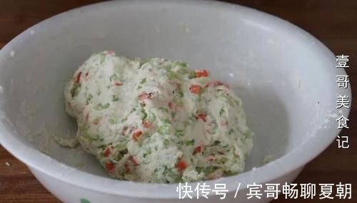 老少皆宜|芹菜别炒了，学会这样做，3斤都不够吃，实在太香了，开胃又解馋