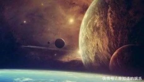 地球 一个人乘坐光速飞船飞行1分钟后回到地球，还能见到他的家人吗？