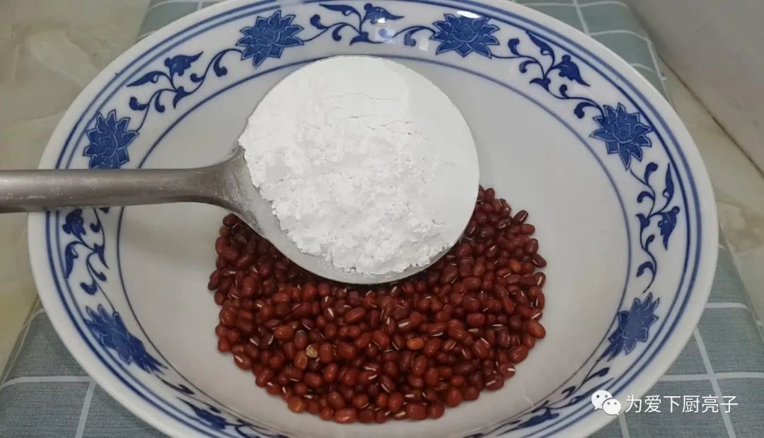 自制糯米凉糕做法，冰箱里一放，好吃又营养，孩子第一次吃就爱上