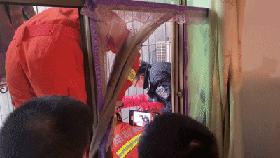 民警|央视《法治在线》聚焦武汉民警救助6岁悬窗女童