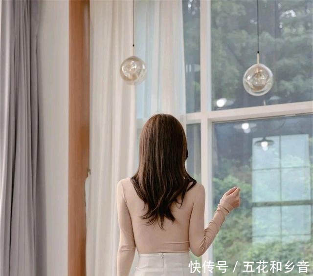 孙允珠-姜汁朦胧浅粉剔透透丽打底衫