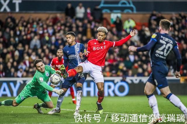 霍姆斯|主场0-1！前欧冠冠军轰然倒地：5天连输2场，2.6万人不离不弃