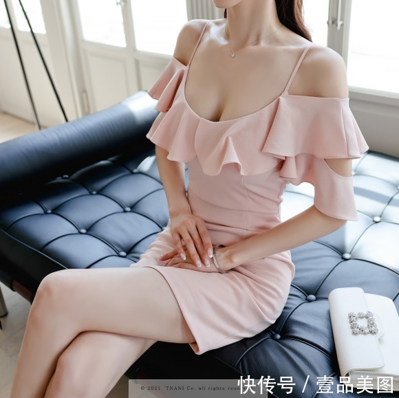 时尚|女神孙允珠时尚搭配:露水樱桃馨甜晚礼带包臀裙