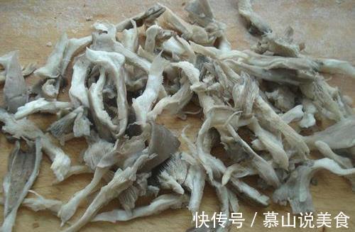 油炸蘑菇，要不要焯水太多人做错了，加这样简单一步，比肉还香