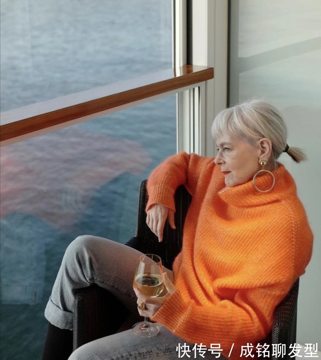 色彩|头发花白也要穿出精致!这些奶奶辈的穿搭告诉我们,时尚无关年龄