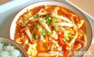 家常开胃菜谱，茄汁海鲜菇滑蛋，做法简单，美味下饭，吃不够