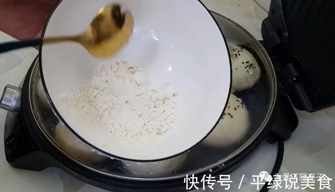 早餐别吃包子油条了，教你一个新吃法，做出好吃的煎豆包，太香了